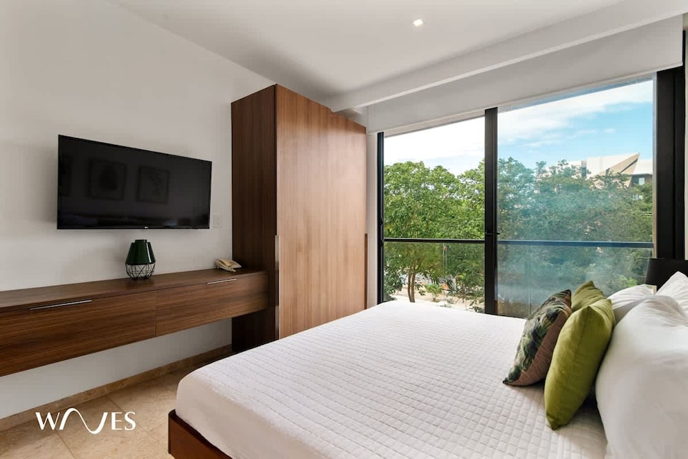 Luminous 1 Br Steps Away From the Beach