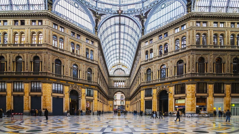 Napoli's Gold Hotel