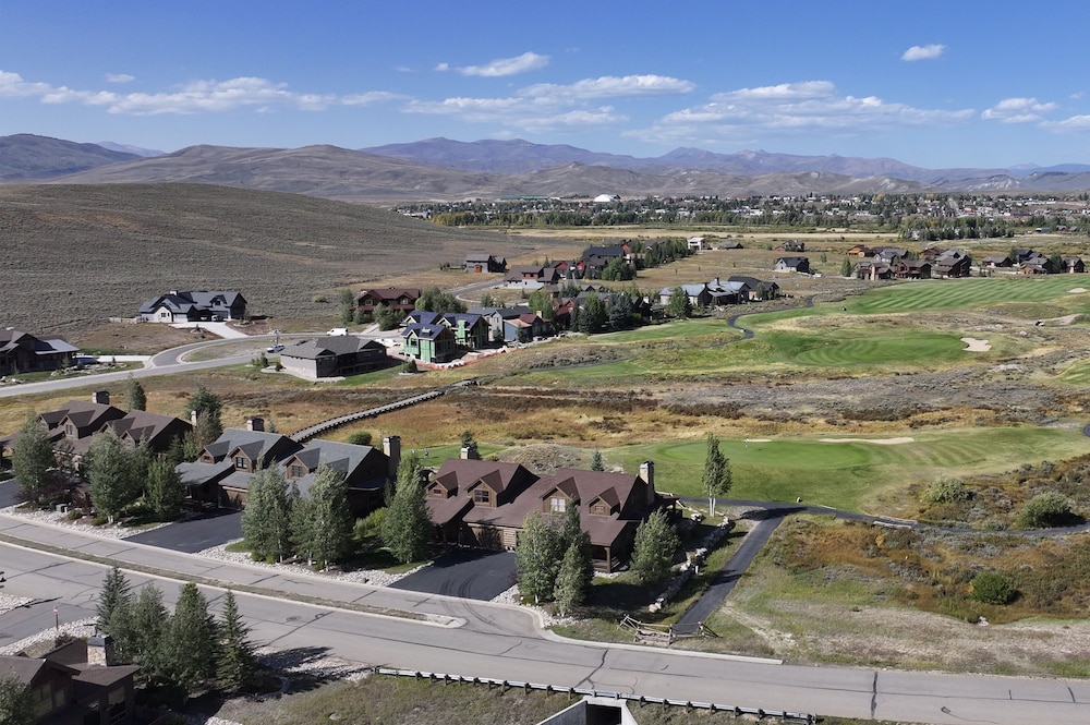 19th Hole 3 Bedroom Cabin view 5