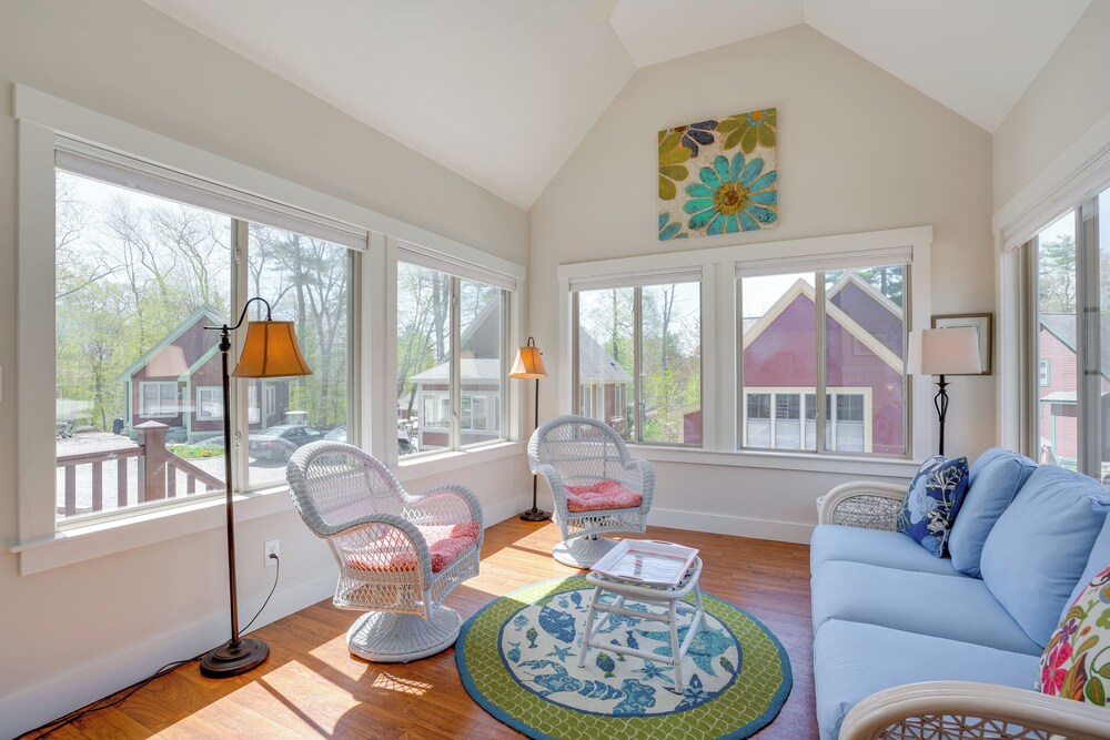 Lake Access & Pools: Sun-soaked Westford Cottage!
