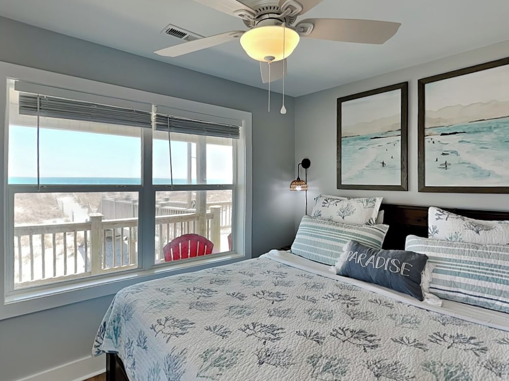 Sea Paradise Cottage by Topsail Realty