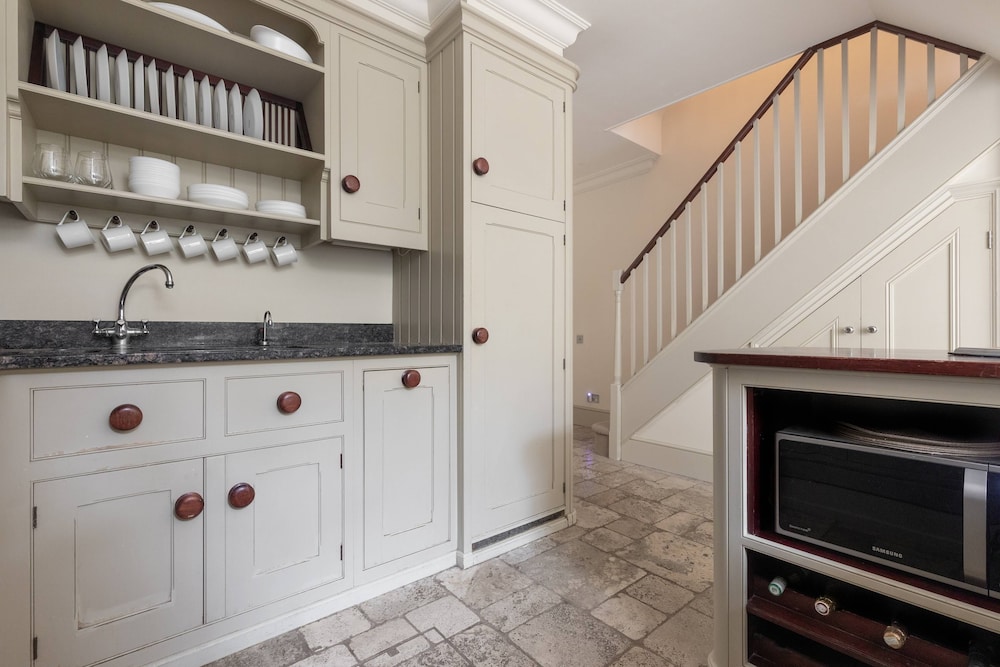 Kensington Place IV by Onefinestay