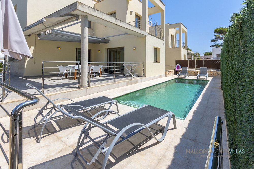 Elegant Villa With Pool