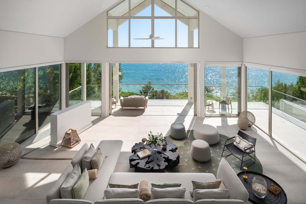La Mer Villa West Luxury Oceanfront on Sapodilla Bay