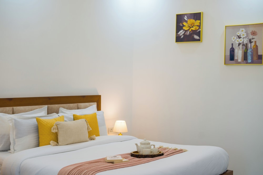 ELIVAAS 5 BHK With Pvt Pool - Zenora