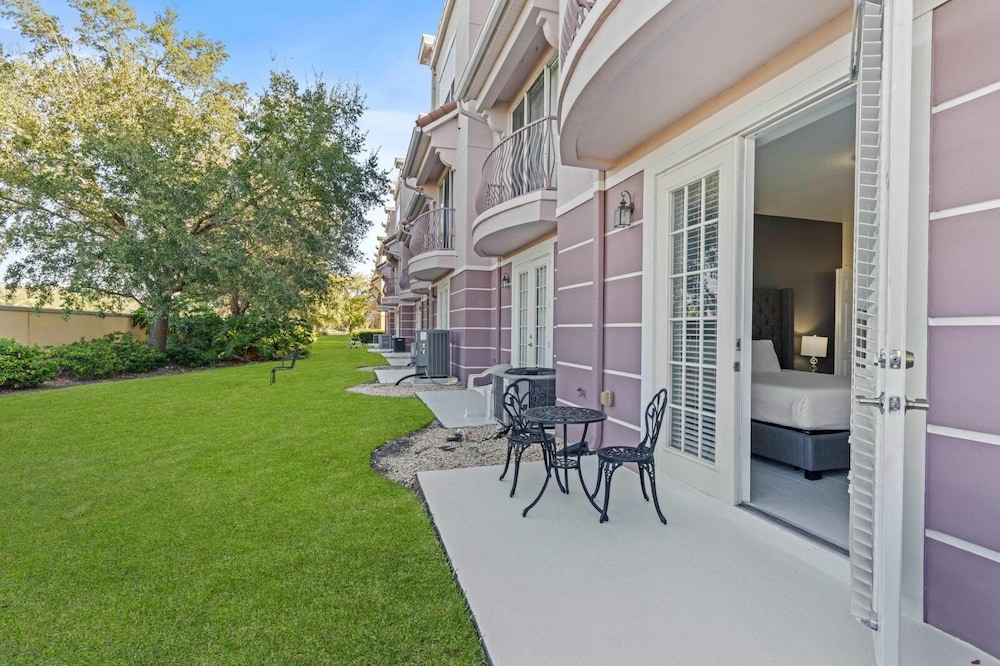 Vista Cay Swanky