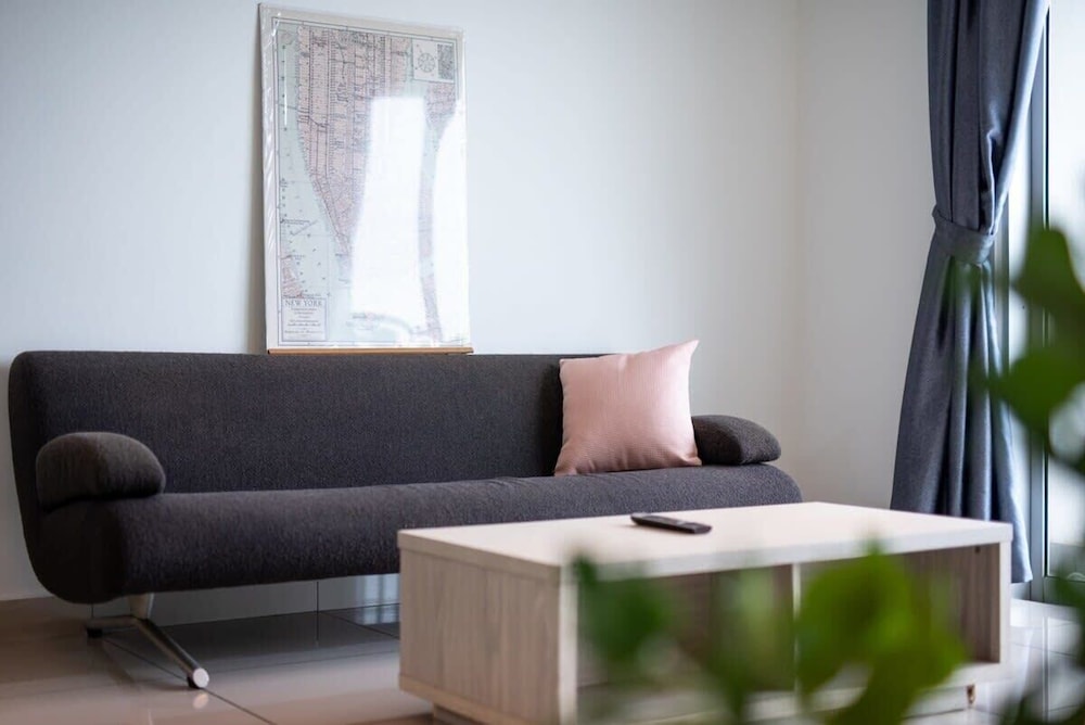 Bright & Modern 3BR Suite, Free Parking