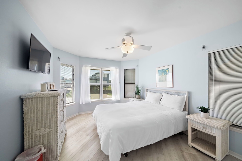 Pirates Beach Retreat by Ryson Vacation Rentals