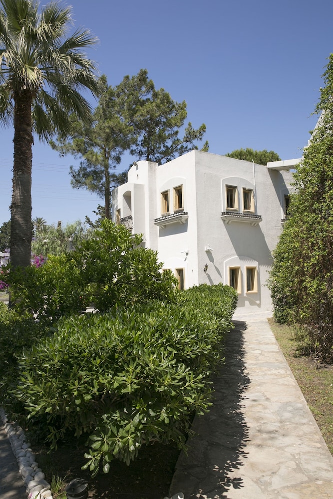 Bodrum Sea Side Beach Club Otel - Image 15