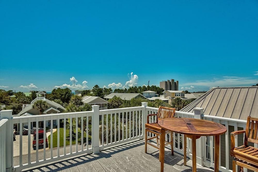 SHELL OF A GOOD TIME 3 Bedroom Holiday Home by Five Star Properties