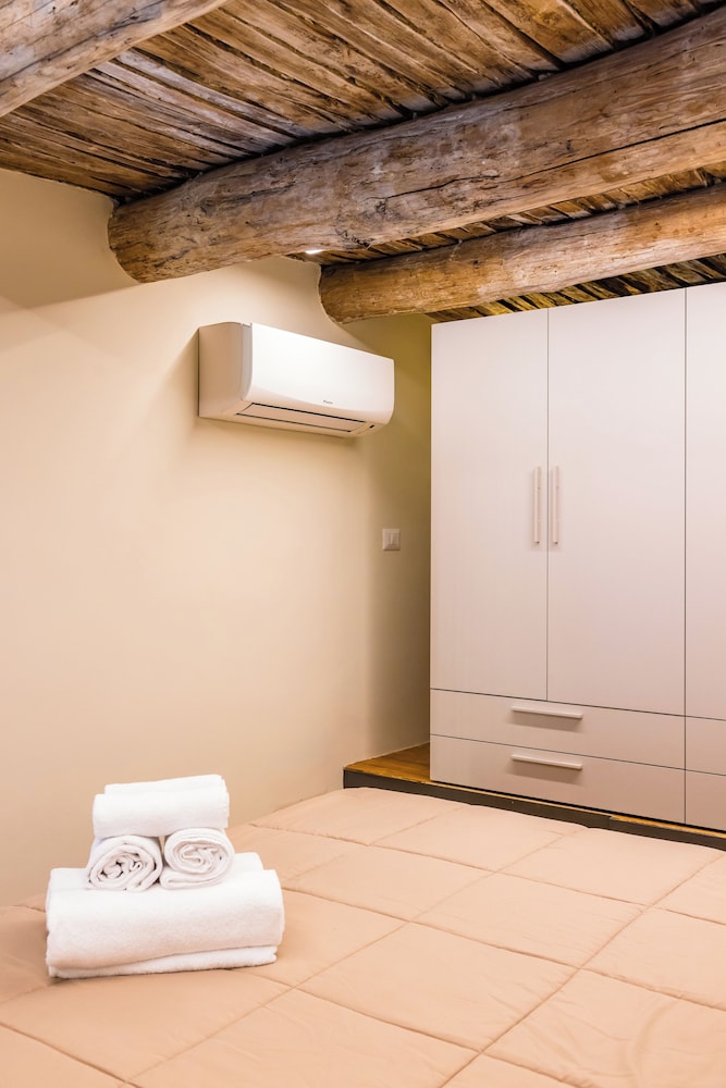 La Pinacoteca Aparthotel by NapoliApartments