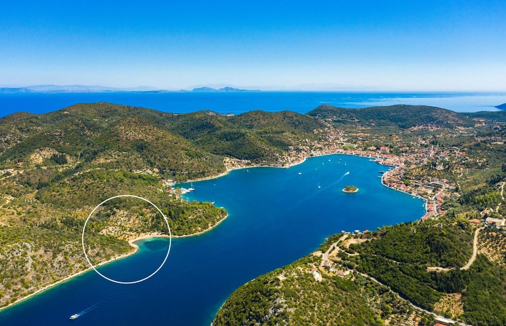 Loutsa Villa in Ithaki view 4