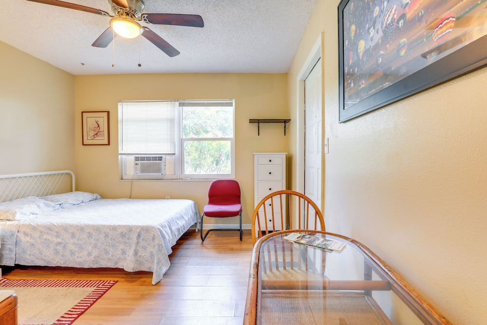 7 Mi to Beach: Pinellas Park Studio w/ Patio