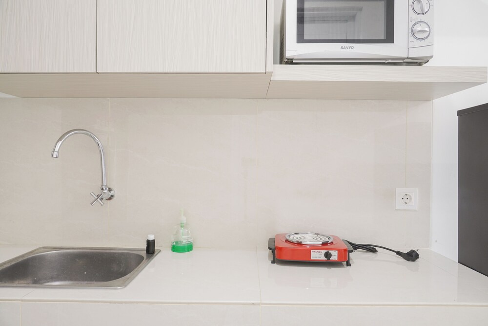 Fully Furnished Studio Apartment with Cozy Design Springwood Residence