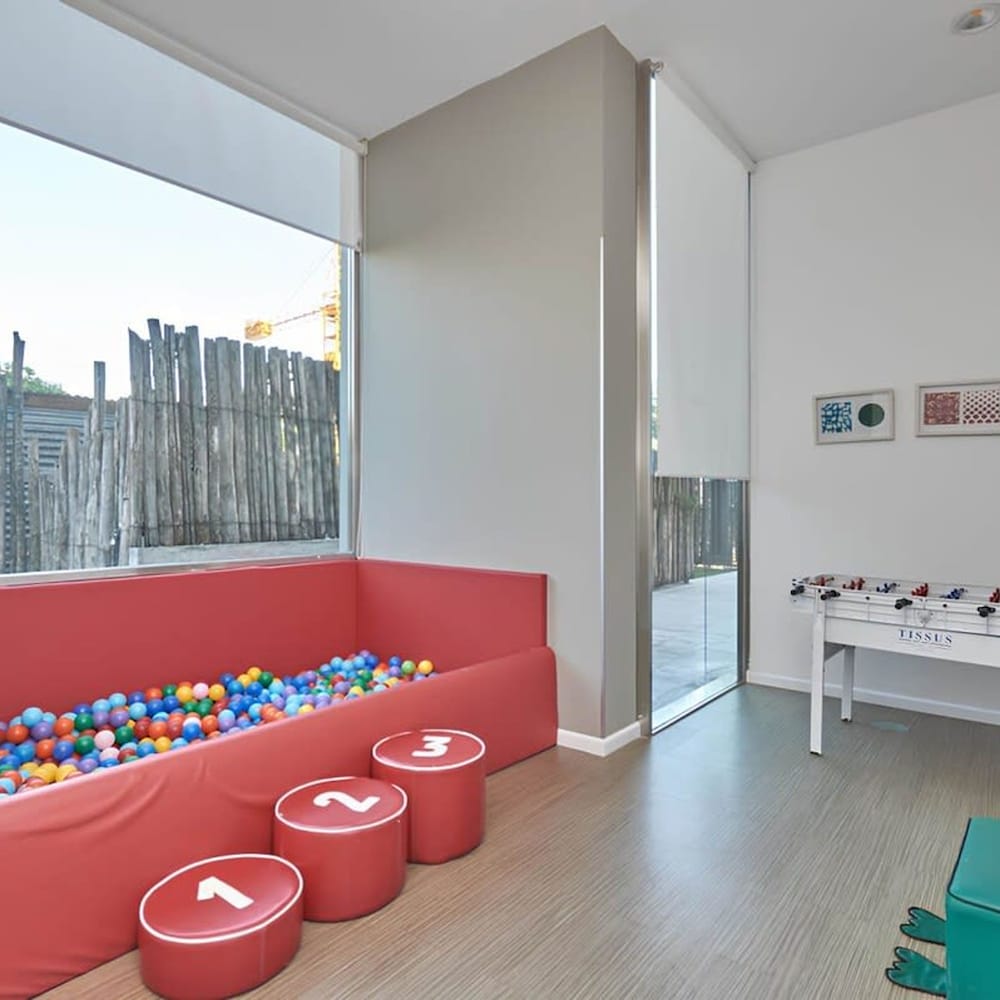 Torre Montagna I Stylish 1BR With Balcony in Nu ez