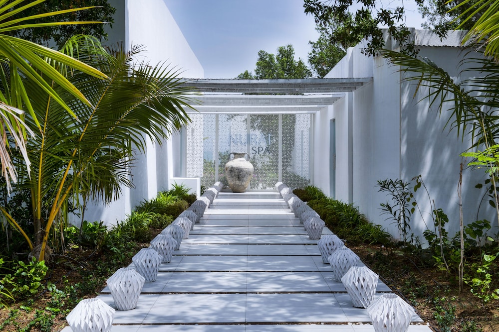 Nurai Island Resort