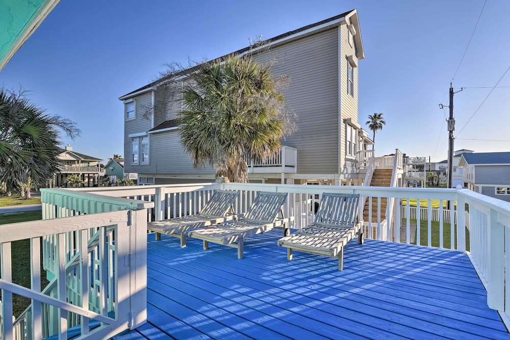 Cozy Galveston Beach House - Walk to the Gulf!