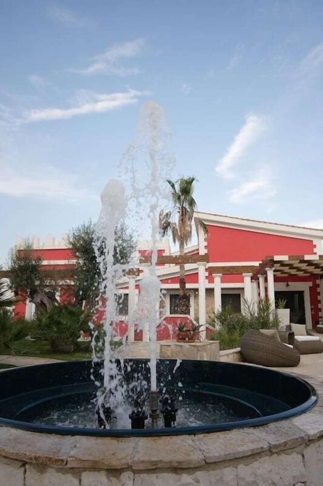 La Maison Rouge Resort