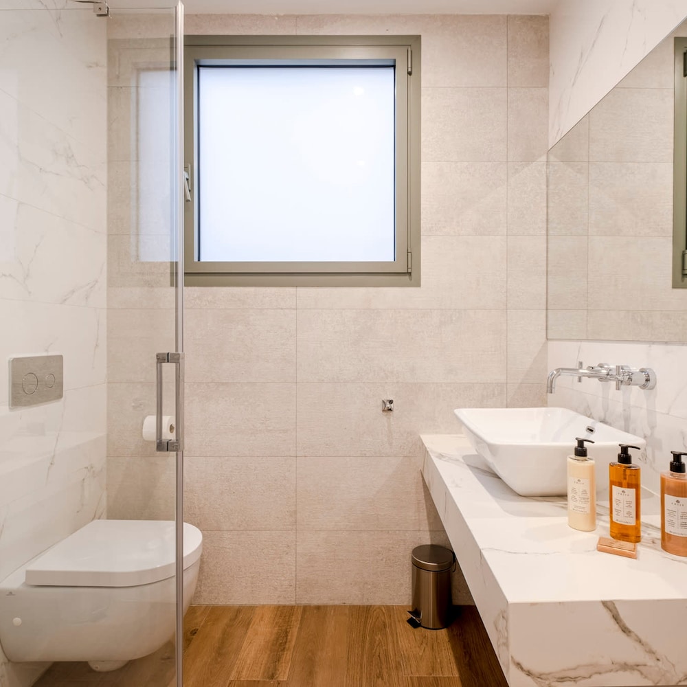 The Roger Terrace 2BR With Pool gym in Barcelona