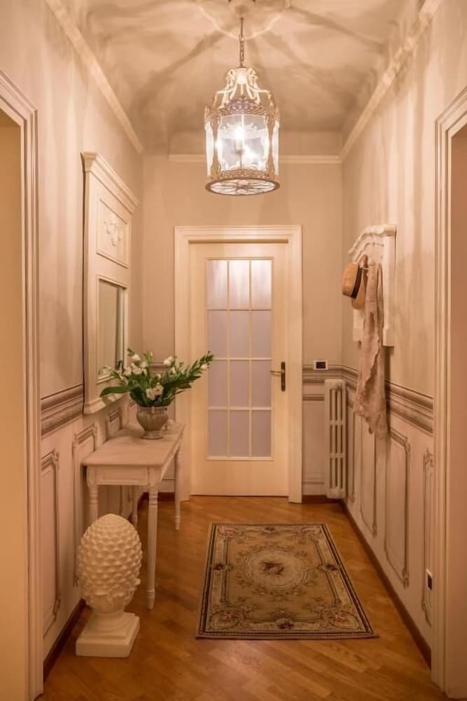 Αn enchanting residence in front of the Juliet house