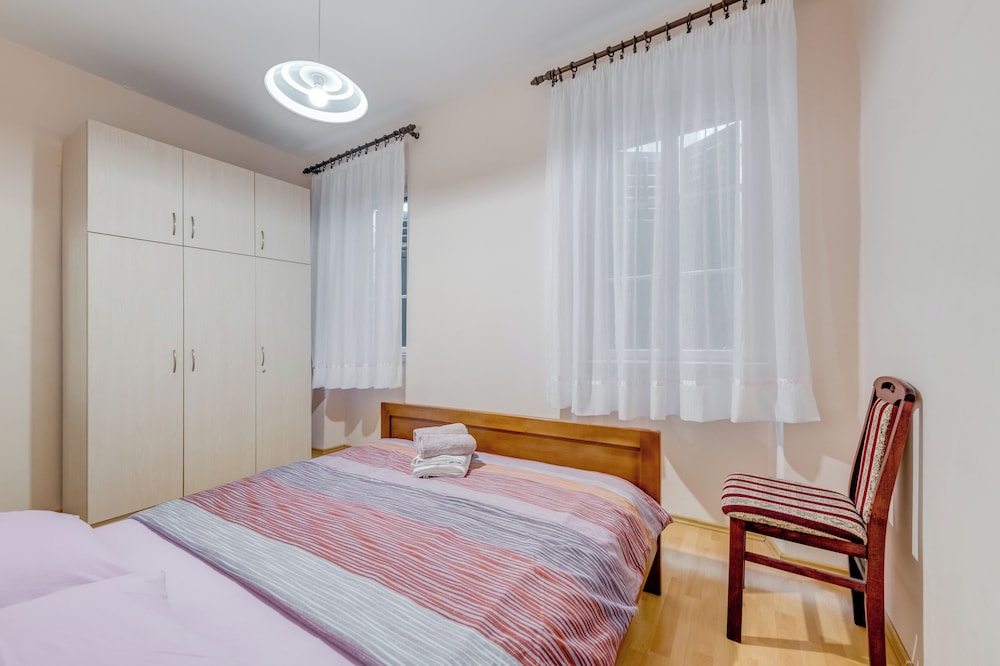 Diocletian'S Corner, Three Bedroom Apartment