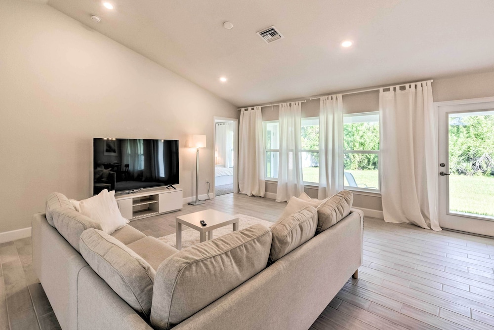 Elegant Port Charlotte Home < 10 Mi to Beach!