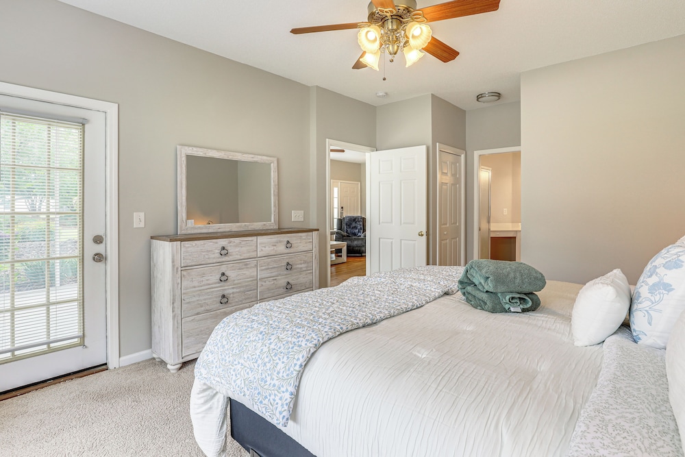 < 1 Mi to Legends Golf Resort: Condo w/ Pool!