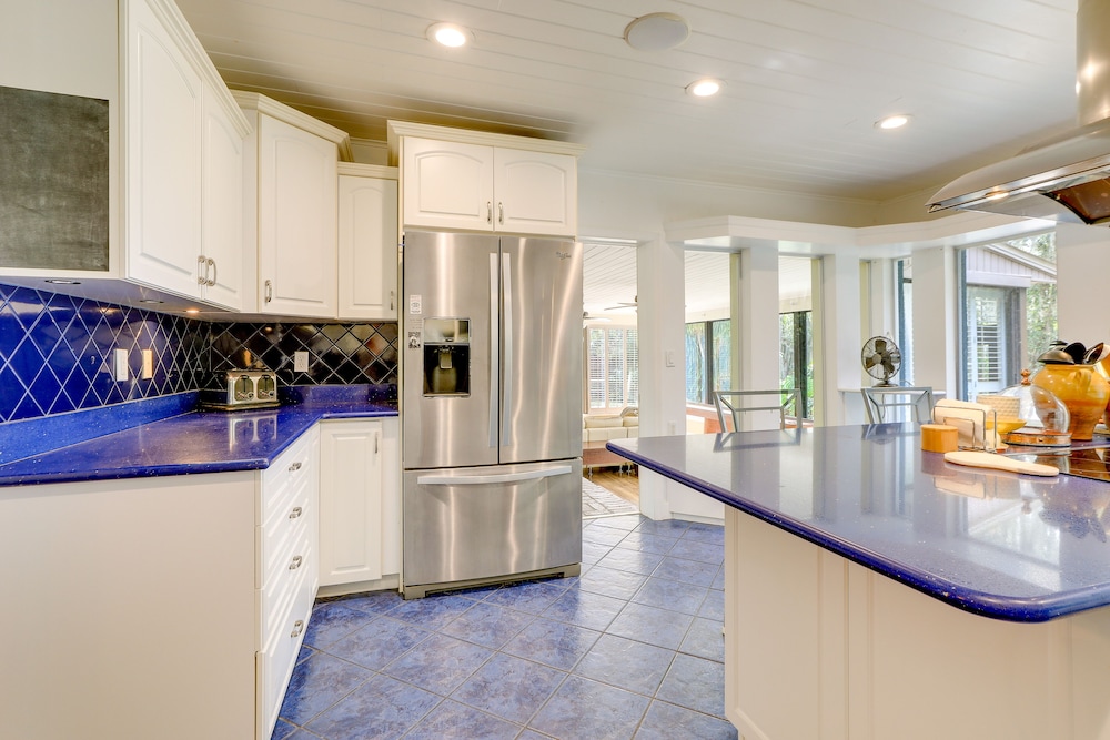Lake Placid Vacations - Florida Retreat w/ Patio, Boat Dock Shuffleboard - Property Image 16