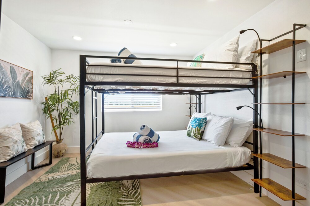 2BR/2BA Oceanfront Condo in Maui Sunset