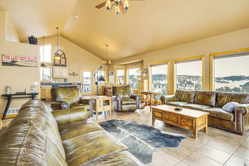 Mountain & Valley Views: Fairplay Family Home!