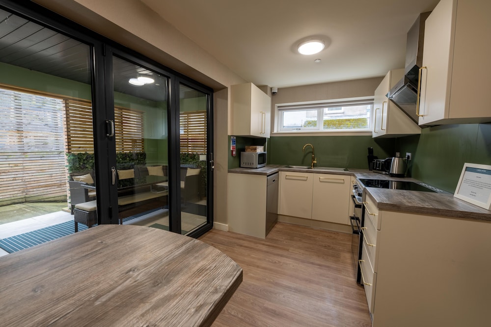 Aaron Wise - 62 Plantagenet Street