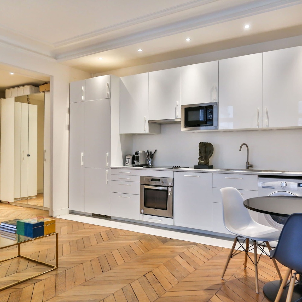 Secret Villiers I Stylish 2 Bed Apt in Villiers