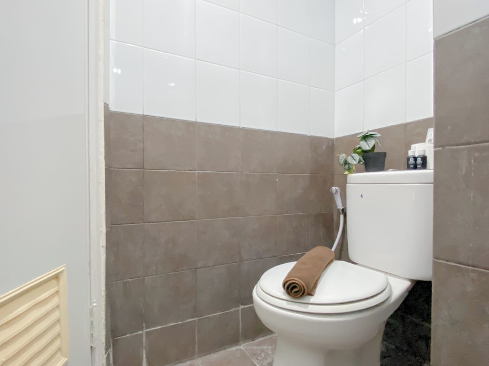 Combined 1Br With Extra Room Apartment At Green Pramuka City