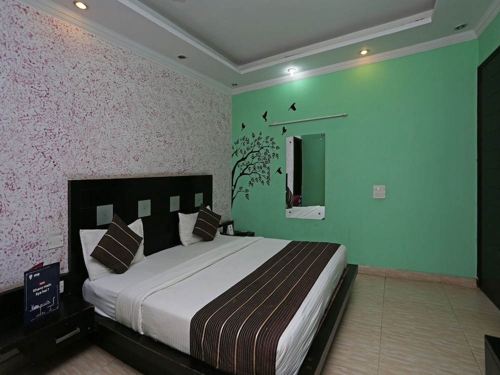 OYO 6895 Hotel Cybercity Rooms & Suites