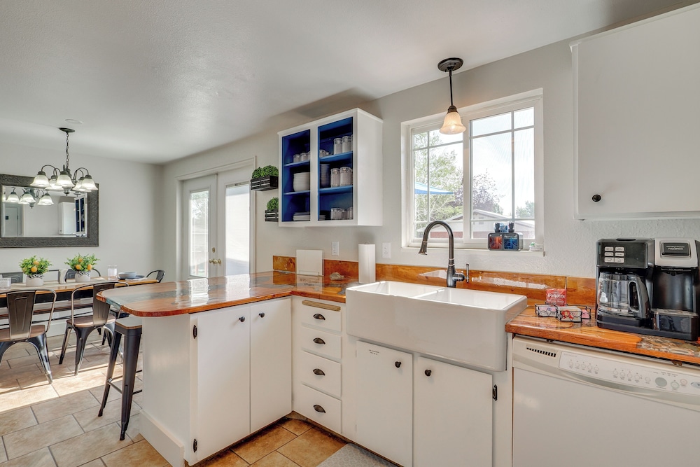 1 Mi to Main Street Vernal: Updated Home w/ Yard!