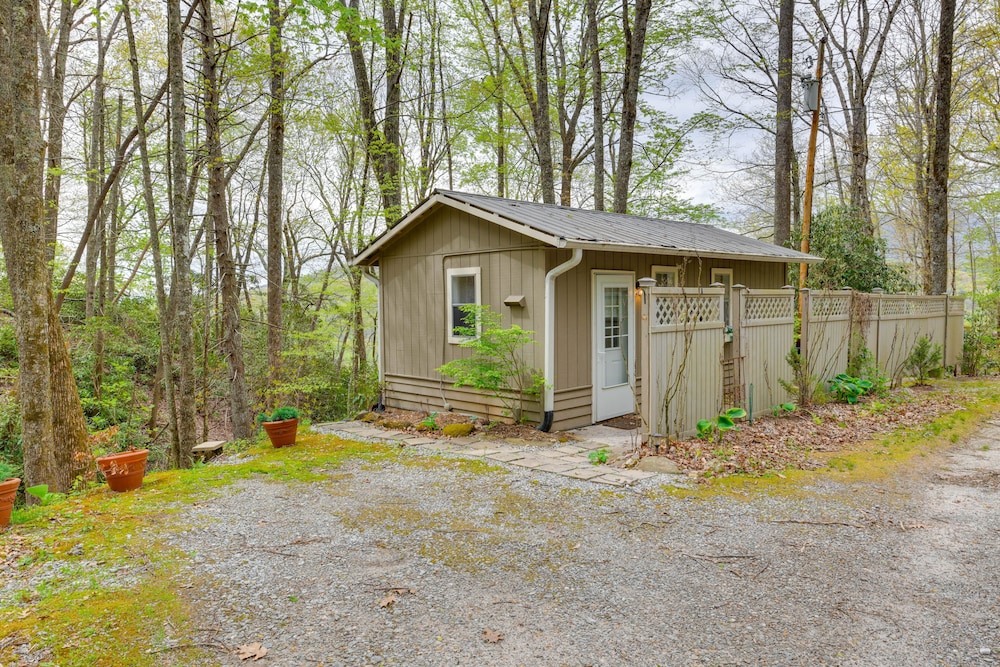 Quaint Smoky Mountain Cabin Rental w/ Patio view 4