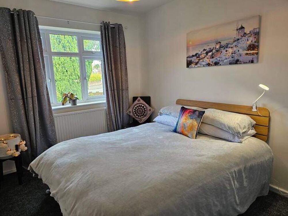 Pet Friendly - 2 Bedrooms - 4 Guests - Parking