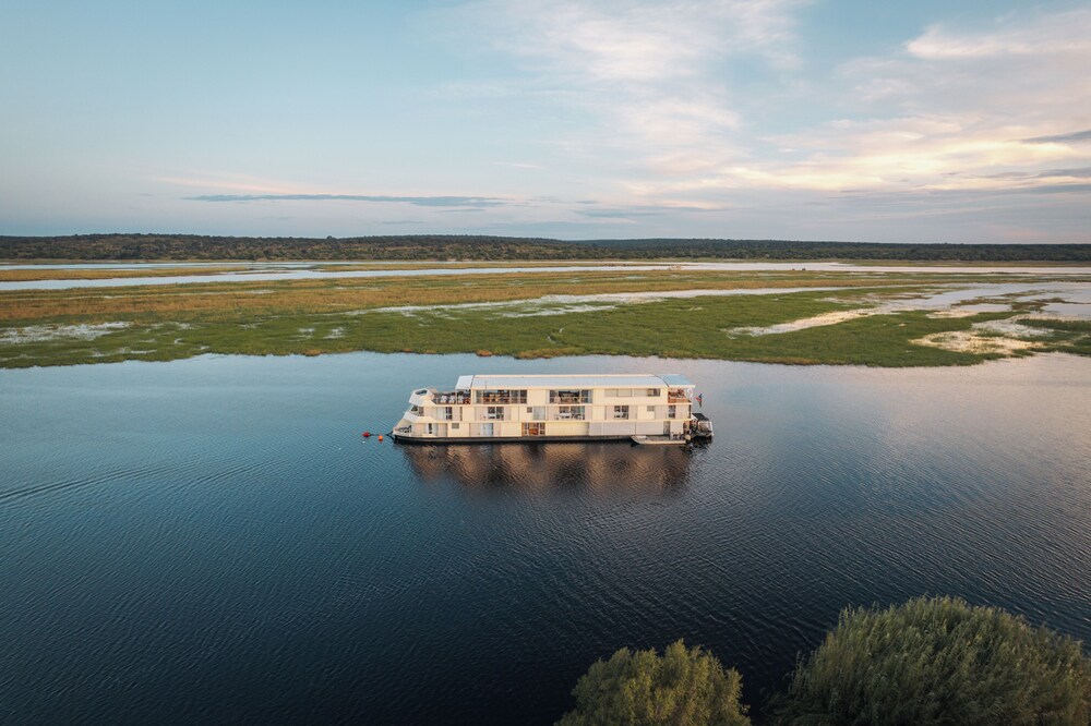 Zambezi Queen by Mantis
