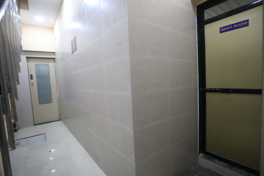 Mango Goregaon Hostel & PG
