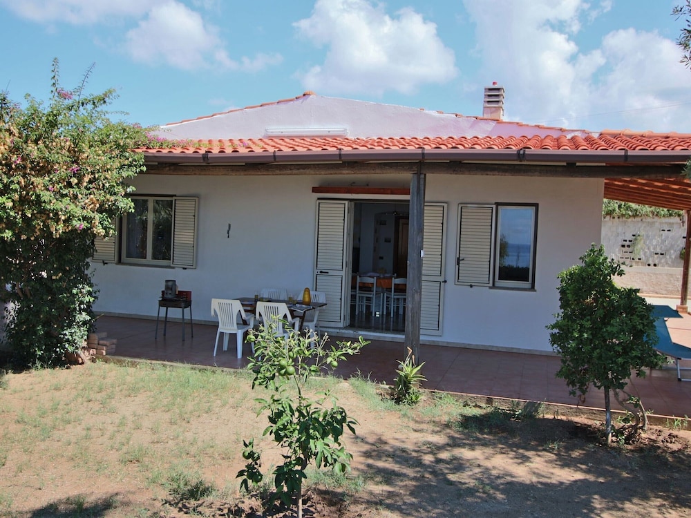 Cozy Holiday Home in Ricadi near Sea photo 2