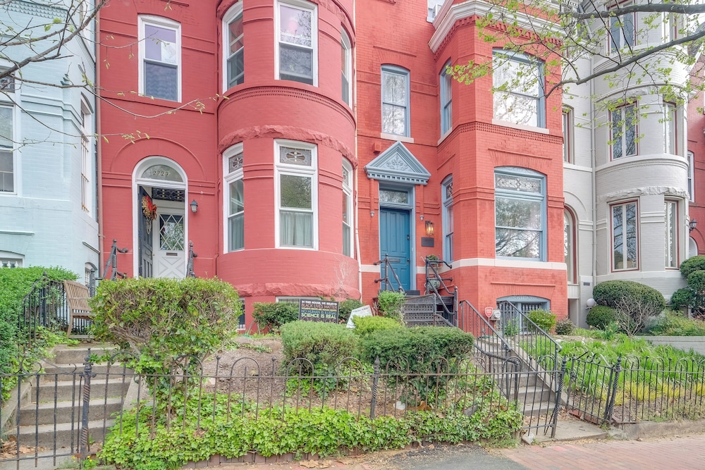 Historic Georgetown Townhome: Walkable Location!