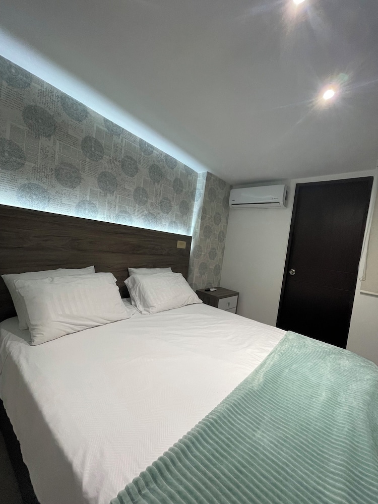 Luxury Liv Limonar