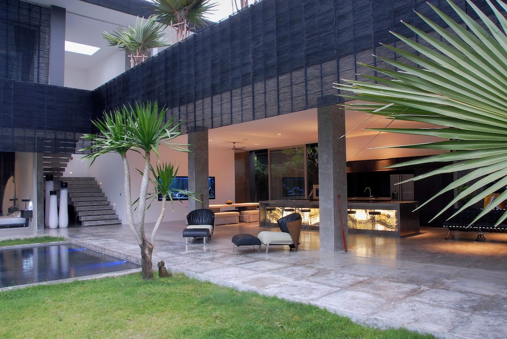 Modern 4BD Villa with Pool in Seminyak