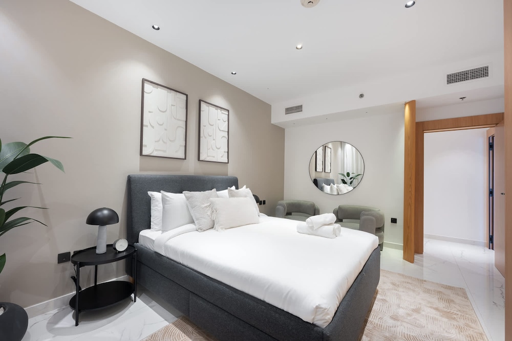 Luxurious 2-bedroom Apartment Perfect for Families in Dubai Marina