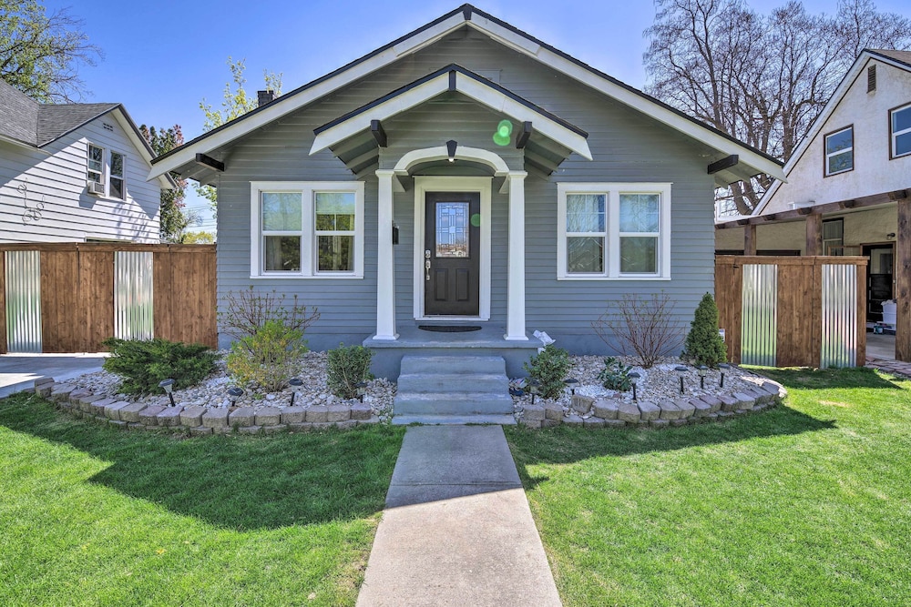 Hotel Charming Home in Downtown Nampa w/ Patio + Yard! - Image 1
