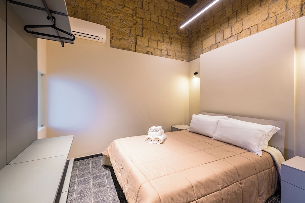 La Pinacoteca Aparthotel by NapoliApartments