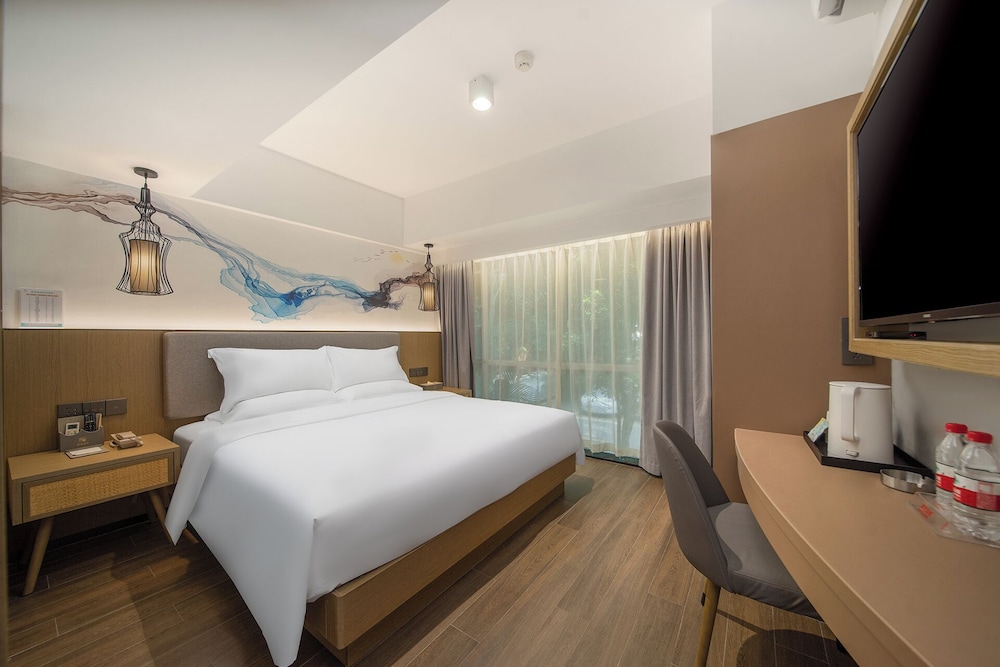 Trendy Romantic Hotel Guangzhou Panyu Qiaonan Aoyuan Plaza Branch - Free Deliver Service to Canton Fair Complex During Canton Fair Period