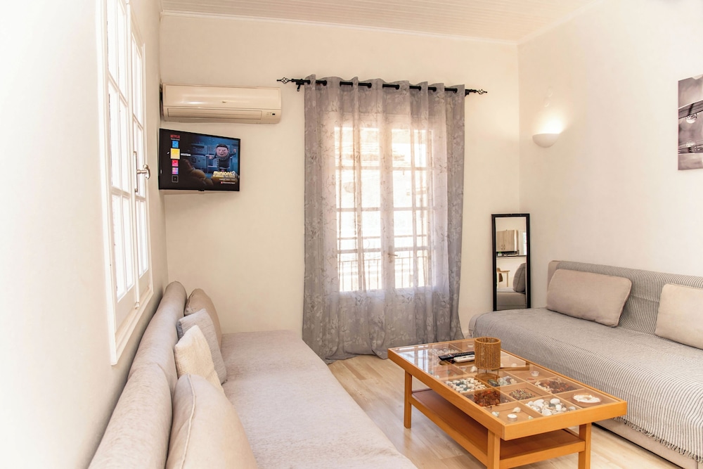 Antonia's Apartments