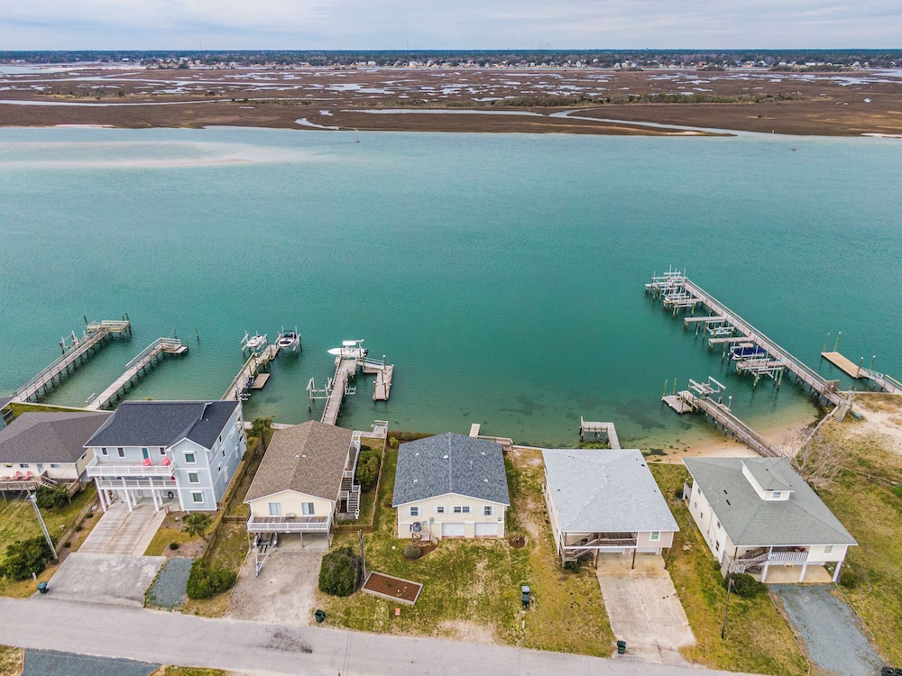 Lindy-B by Topsail Realty