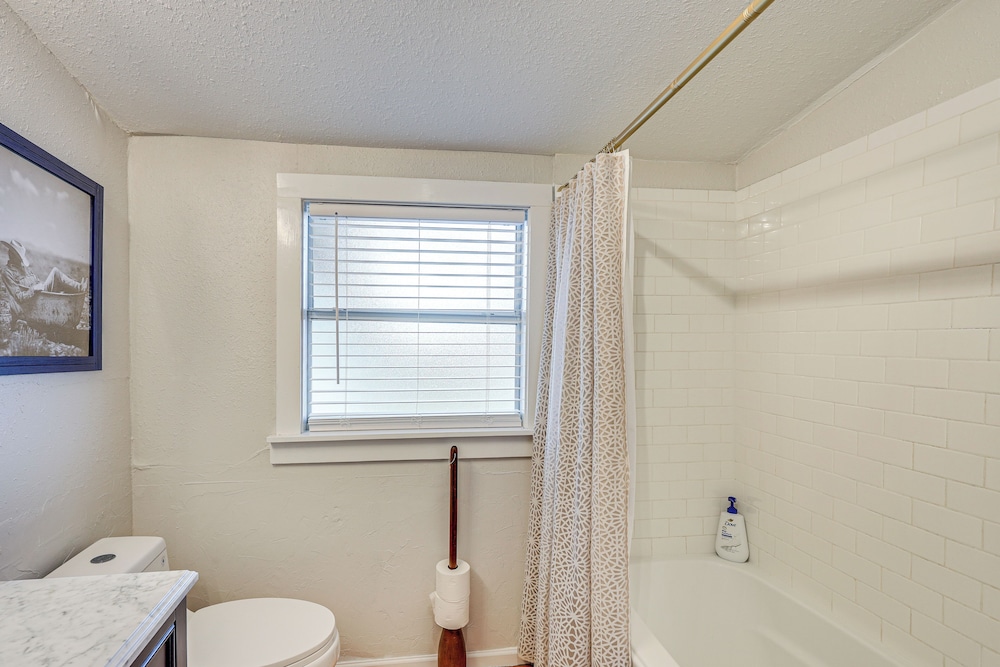 Walk to Main Street: Cottage w/ Deck in Bandera!